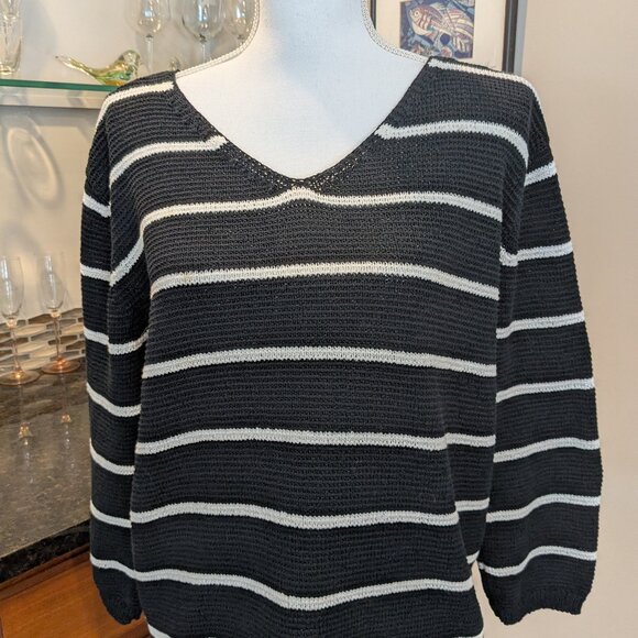 Classic Liz Claiborne Medium B&W Striped Cotton Knit Pullover Sweater V-Neck 3/4 - Picture 4 of 5